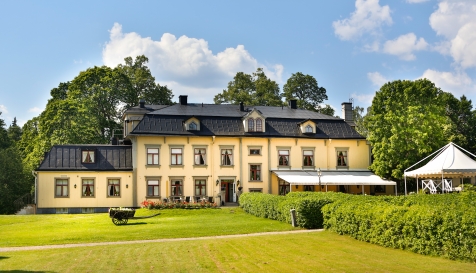 An Idylic Countryside Manor 